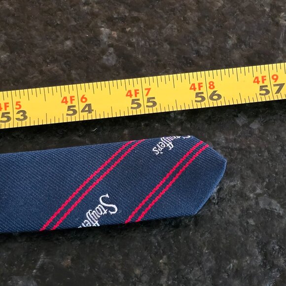 Golden Clasp Tie - Picture 5 of 5